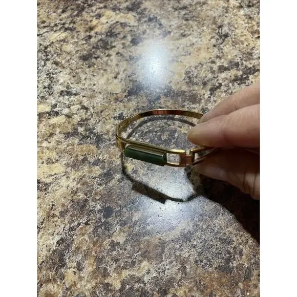 Avon Vintage 1978 Gold-Tone Green Faux Treasured Jade Bar Hinged Bracelet 2.2” - Picture 4 of 12